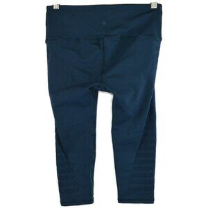 lululemon Reveal Crops *Stripes Size 6 in Submarine